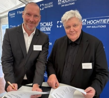 Thomas Stocharra und Gernot Hofstetter unterzeichnen Partnerschaft